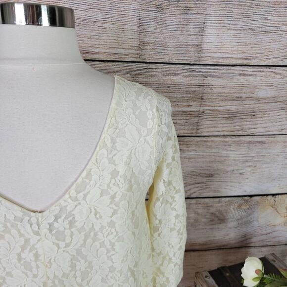American Eagle Women's Ivory Lace Overlay V Neck Top Size Small - Picture 3 of 6